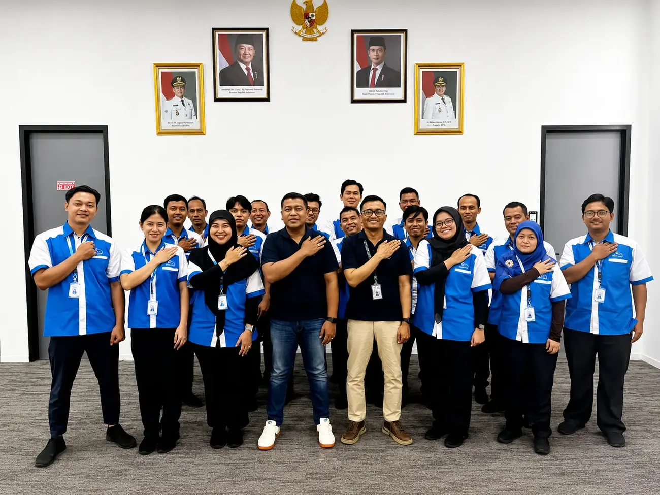 Tim operasional Setra Sari bersama supervisor di lokasi kerja