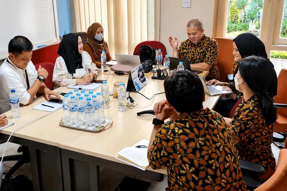 Tim Setra Sari berkoordinasi untuk operasional fasilitas